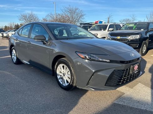 Used 2025 Toyota Camry LE image 9