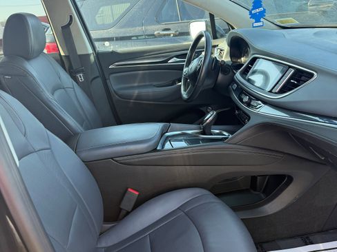 Used 2018 Buick Enclave Premium w/ Trailering Package AWD/4WD image 16