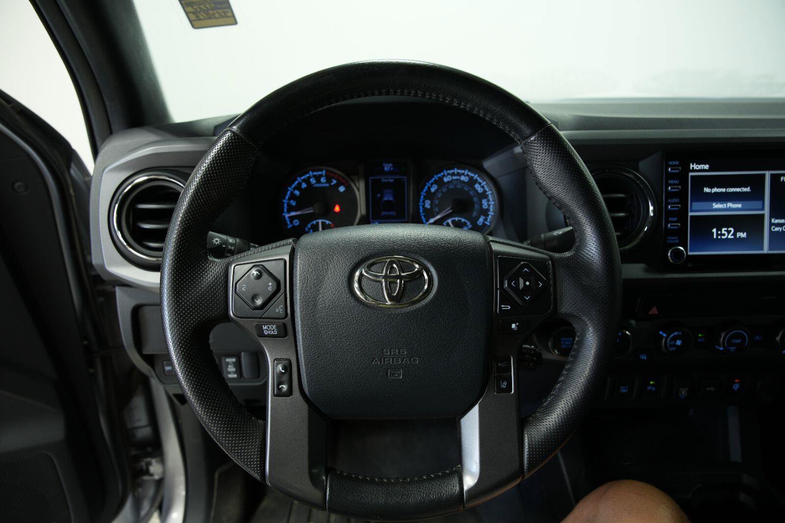 Used 2020 Toyota Tacoma TRD Off-Road w/ Technology Package AWD/4WD image 39