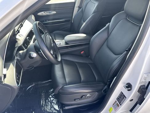 Used 2025 Genesis GV70 2.5T AWD/4WD image 18