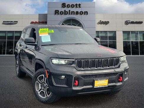 Certified 2022 Jeep Grand Cherokee Trailhawk w/ Luxury Tech Group III image 1