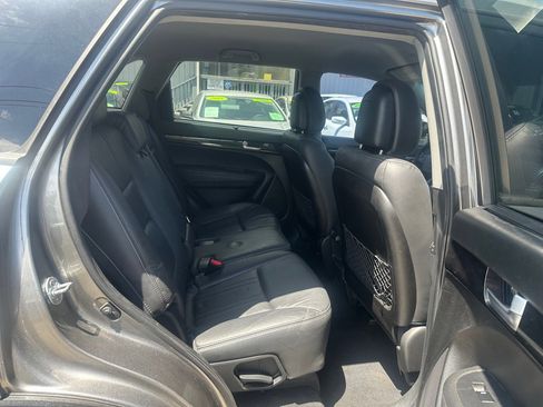 Used 2014 Kia Sorento LX w/ Touring Package (LX) image 13