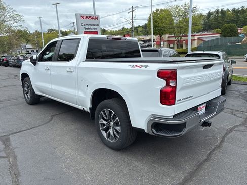 Used 2022 Chevrolet Silverado 1500 LT AWD/4WD image 5