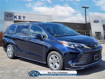 Used 2023 Toyota Sienna Platinum