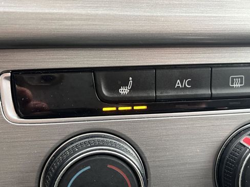 Used 2017 Volkswagen Golf Wolfsburg Edition image 17