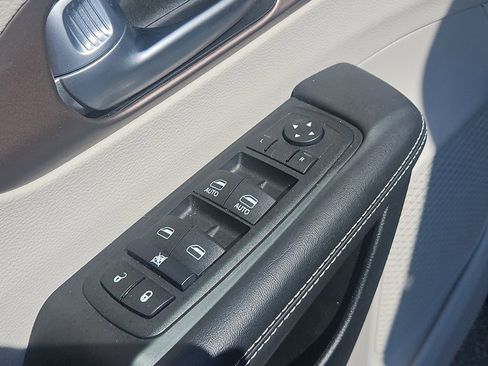 Used 2024 Chrysler Voyager LX FWD image 17