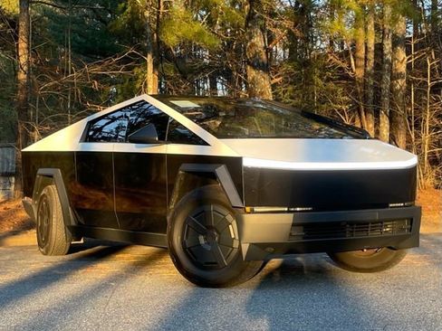 Used 2025 Tesla Cybertruck AWD Crew Cab image 6