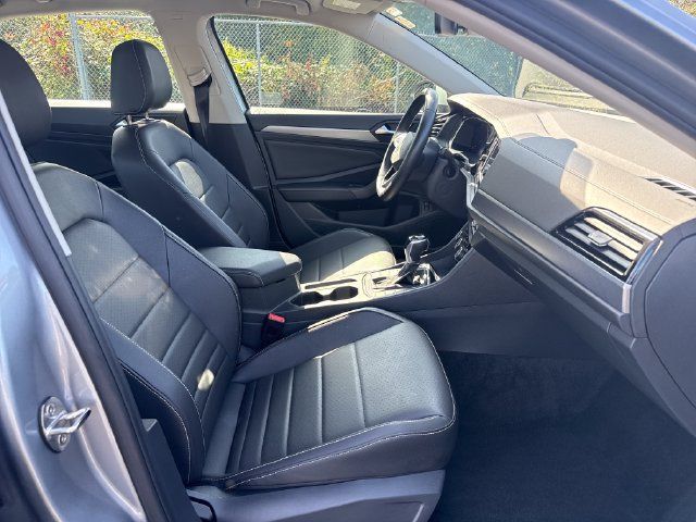 Used 2024 Volkswagen Jetta SE FWD image 9