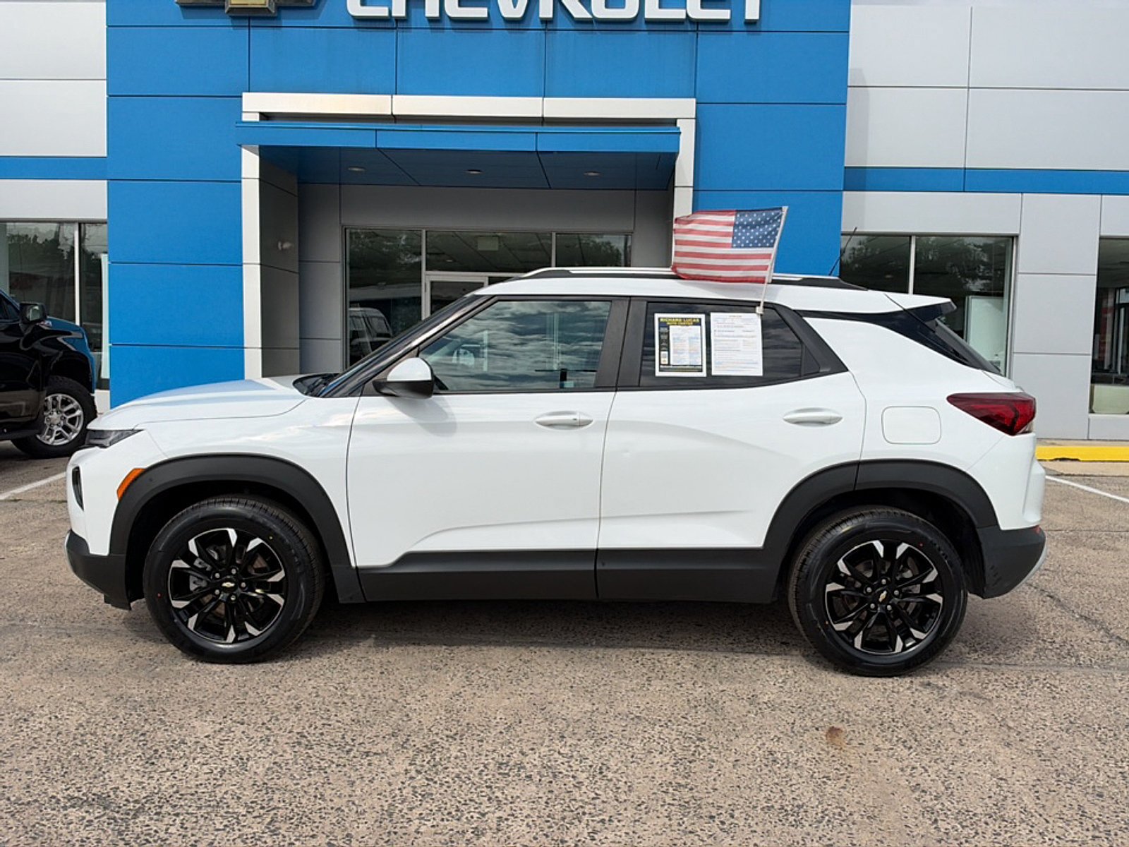 Used 2023 Chevrolet TrailBlazer LT AWD/4WD image 8