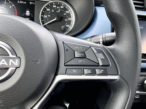 Used 2025 Nissan Versa SV w/ Trunk Package image 4