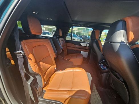 Used 2021 Lincoln Navigator Reserve w/ Luxury Package image 16