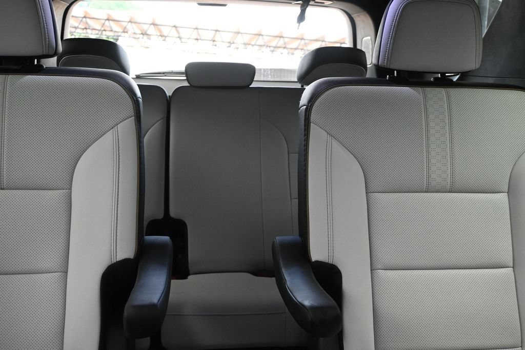 Used 2025 Chevrolet Traverse High Country w/ LPO, Floor Liner Package FWD image 27
