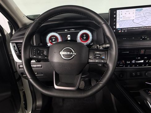 Used 2025 Nissan Rogue Platinum w/ Tech Package AWD/4WD image 15