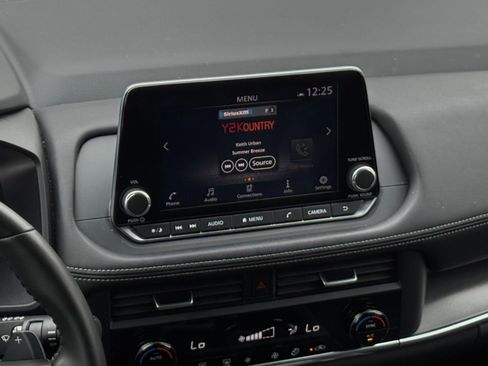 Used 2025 Nissan Rogue SV FWD image 17