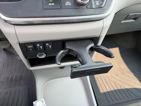 Used 2015 Toyota Sienna XLE w/ XLE Navigation Package FWD image 24