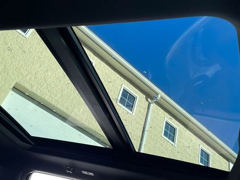 Used 2022 Ford F150 Lariat w/ Equipment Group 502A High image 17