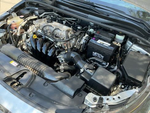 Used 2020 Toyota Corolla LE w/ Carpet Mat Package (TMS) FWD image 18