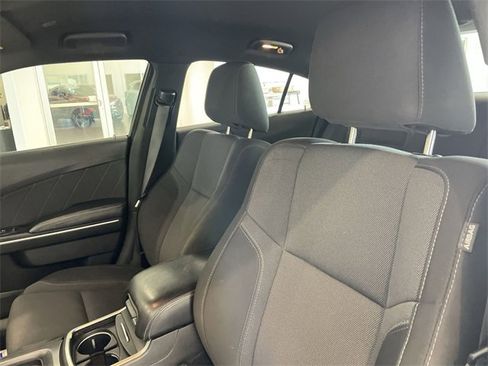Used 2019 Dodge Charger SXT image 11