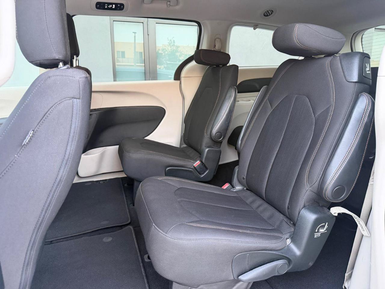 Used 2018 Chrysler Pacifica LX FWD image 17