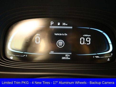 Certified 2024 Hyundai Venue Limited FWD image 12