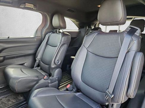 Used 2025 Toyota Sienna XLE Woodland Edition image 20