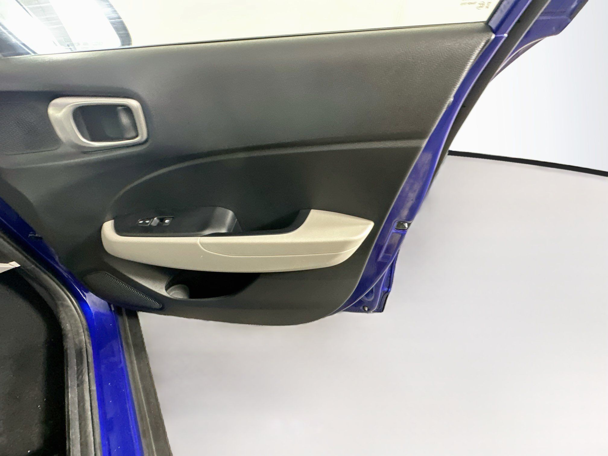 Used 2025 Hyundai Venue SEL FWD image 31