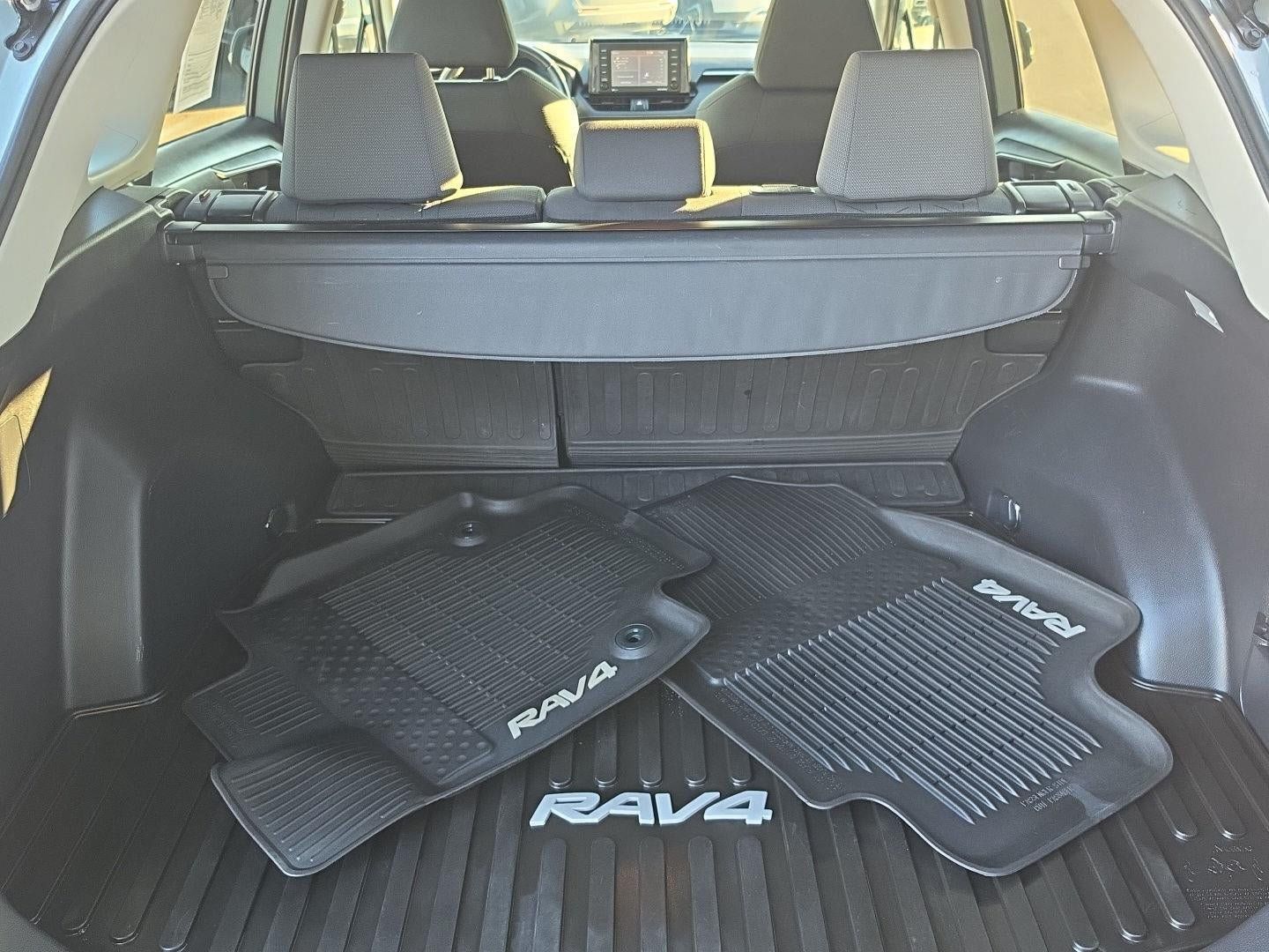 Used 2020 Toyota RAV4 XLE w/ Convenience Package AWD/4WD image 6