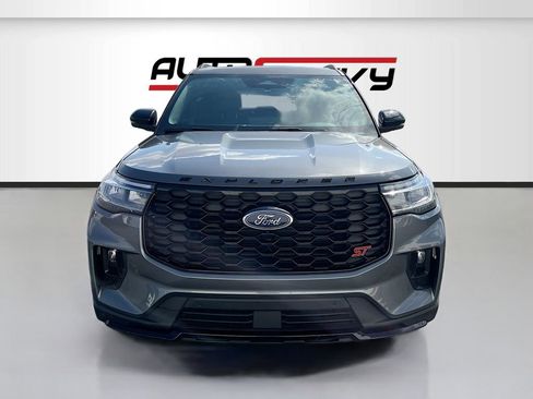 Used 2025 Ford Explorer ST image 2