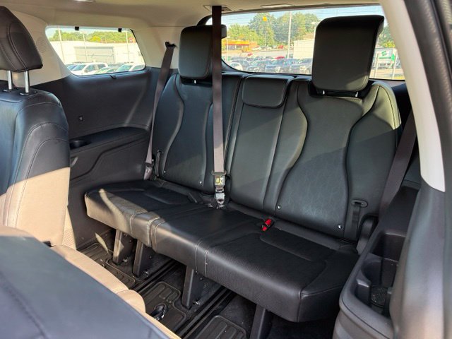 Used 2025 Kia Carnival SX w/ SX Dark Edition Package FWD image 11