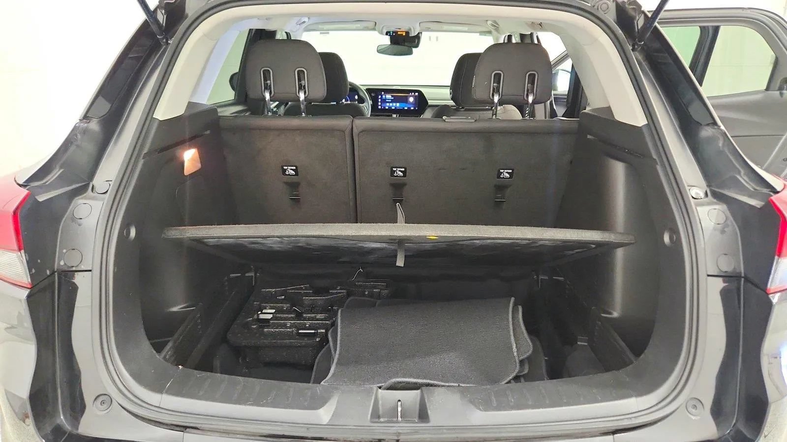 Used 2025 Chevrolet TrailBlazer LT AWD/4WD image 36