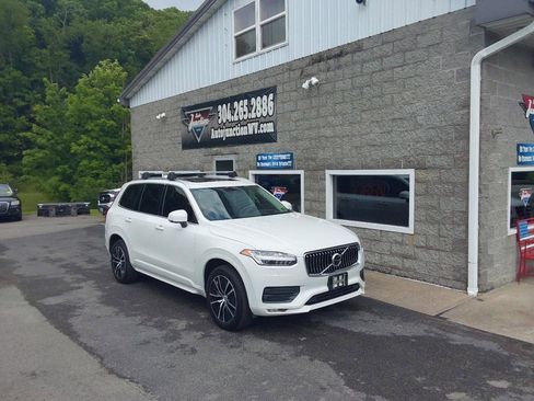 Used 2020 Volvo XC90 T6 Momentum AWD/4WD image 2