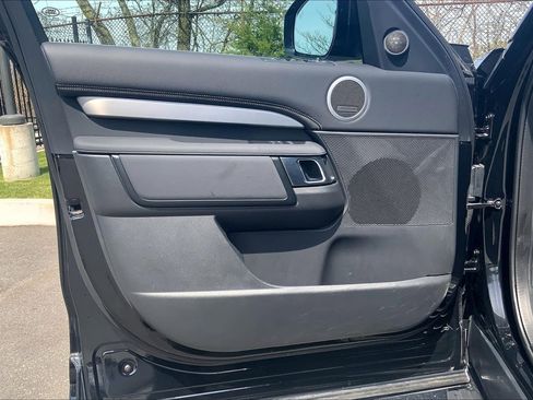 Used 2025 Land Rover Discovery Dynamic SE AWD/4WD image 21
