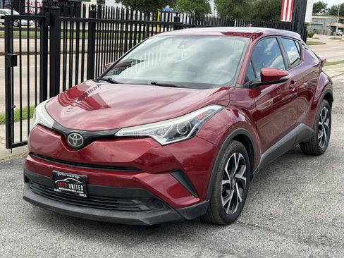 Used 2018 Toyota C-HR XLE FWD image 2