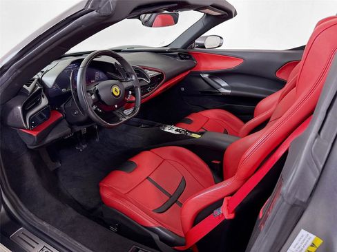 Used 2022 Ferrari SF90 Spider image 12