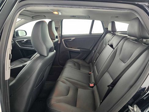 Used 2016 Volvo V60 T5 Platinum image 16