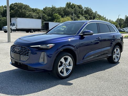 Used 2025 Audi Q5 Premium Plus w/ Premium Plus AWD/4WD image 8