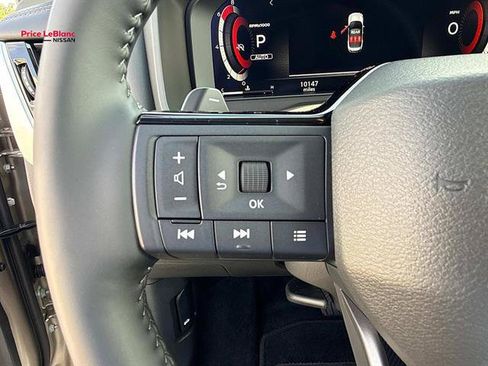 Used 2025 Nissan Rogue SL AWD/4WD image 21