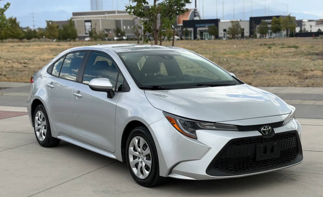 Used 2022 Toyota Corolla LE FWD image 3