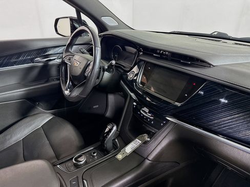 Used 2024 Cadillac XT6 Premium Luxury image 31