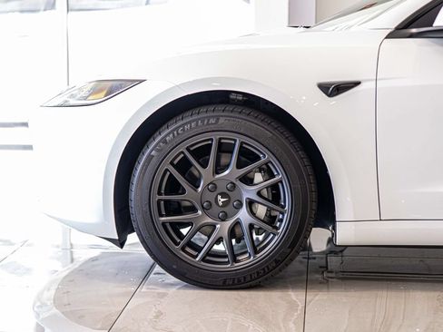 Used 2026 Tesla Model 3 RWD image 9