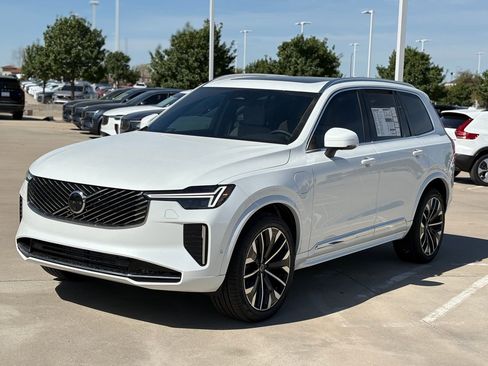 New 2026 Volvo XC90 T8 Plus image 3
