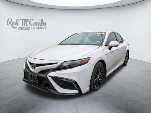 Used 2023 Toyota Camry SE image 1