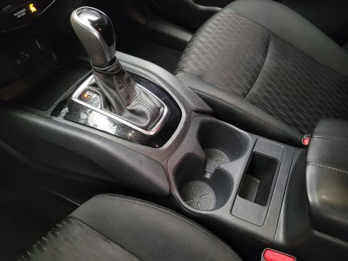 Used 2020 Nissan Rogue S FWD image 26