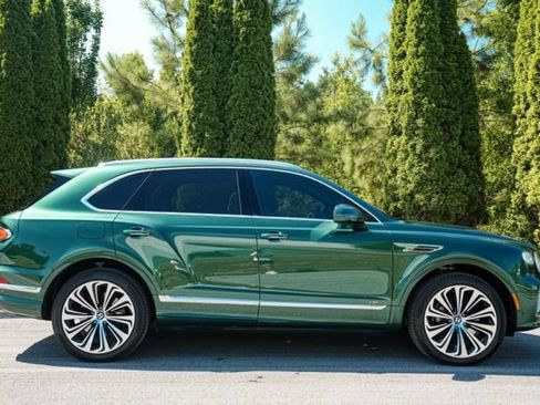 Used 2022 Bentley Bentayga AWD/4WD image 12