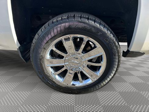Used 2018 Chevrolet Silverado 1500 High Country image 35