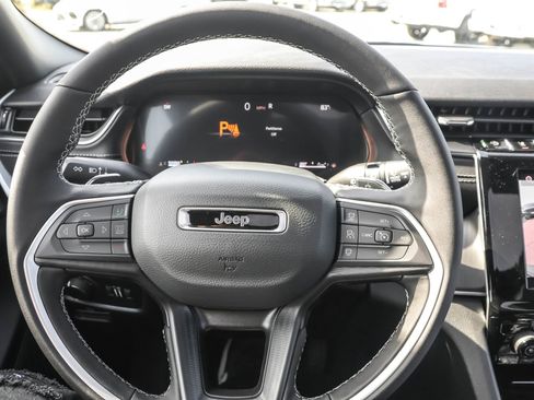 New 2025 Jeep Grand Cherokee Altitude image 27