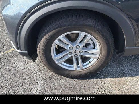 Used 2023 Ford Explorer XLT w/ Equipment Group 202A RWD image 11