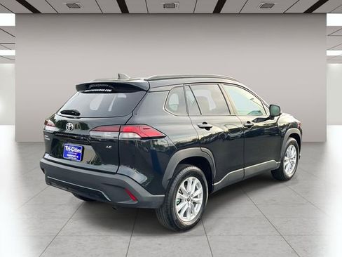 Used 2026 Toyota Corolla Cross LE FWD image 3
