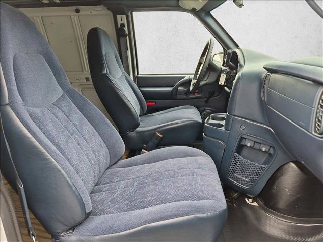 Used 2002 GMC Safari RWD image 17