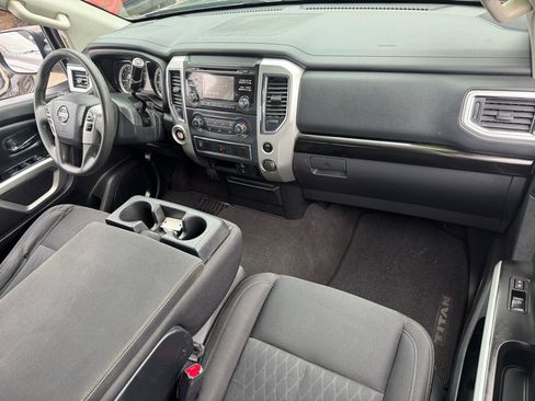 Used 2017 Nissan Titan SV RWD image 18
